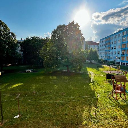Industrial Apartment I 24Hr Self Check-In I Free Parking & Coffee Банска-Бистрица Экстерьер фото