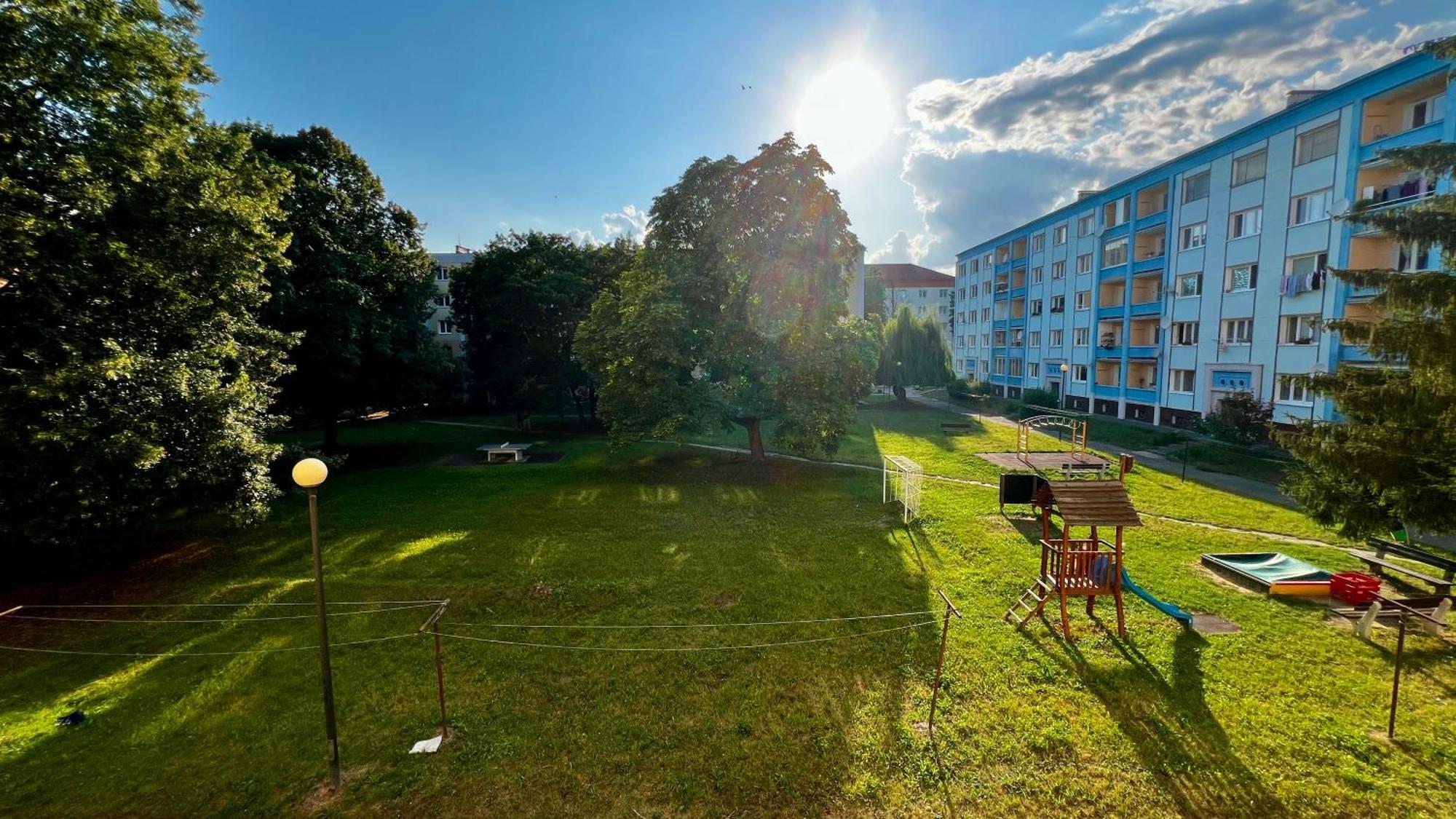 Industrial Apartment I 24Hr Self Check-In I Free Parking & Coffee Банска-Бистрица Экстерьер фото
