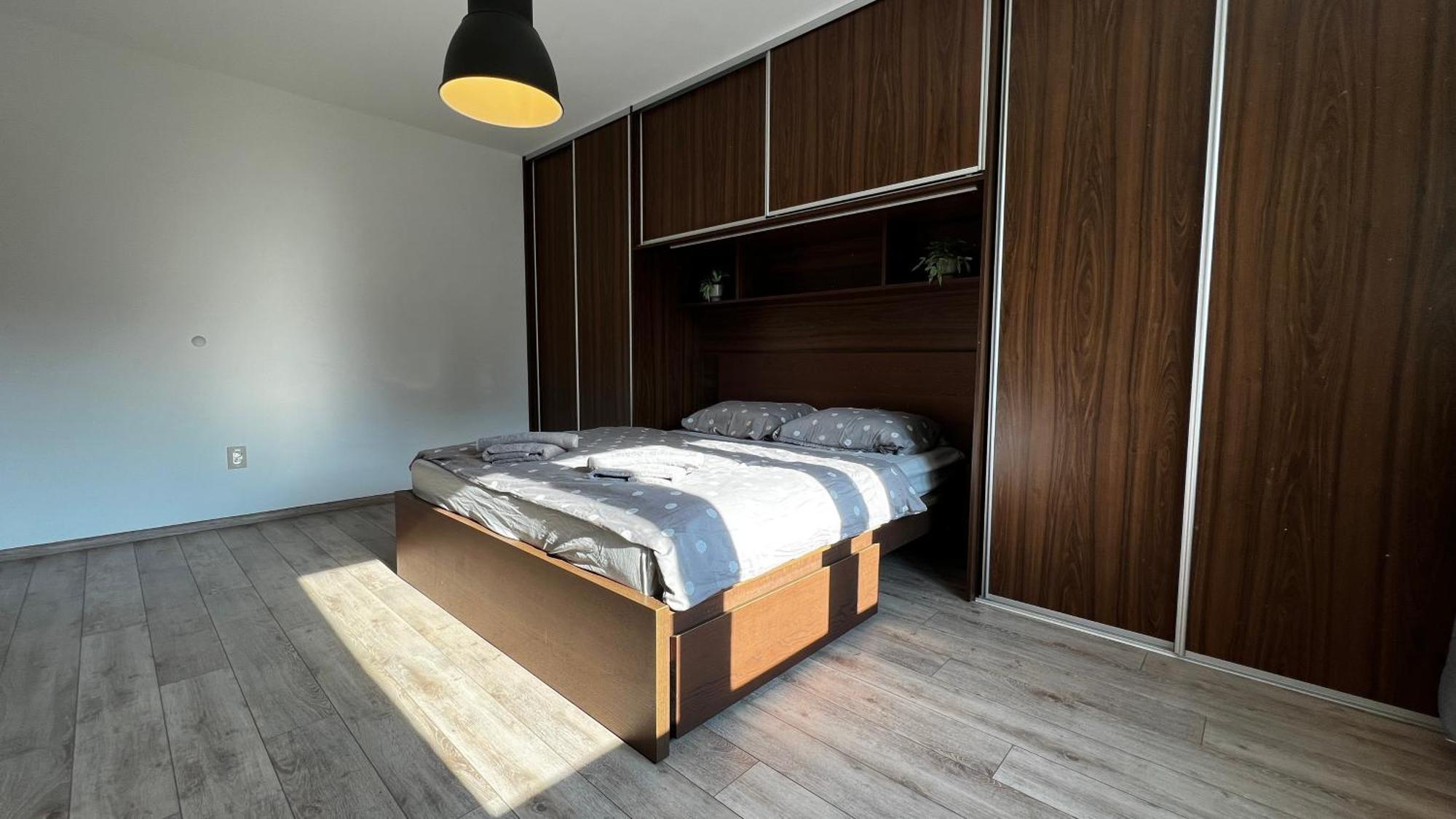 Industrial Apartment I 24Hr Self Check-In I Free Parking & Coffee Банска-Бистрица Экстерьер фото