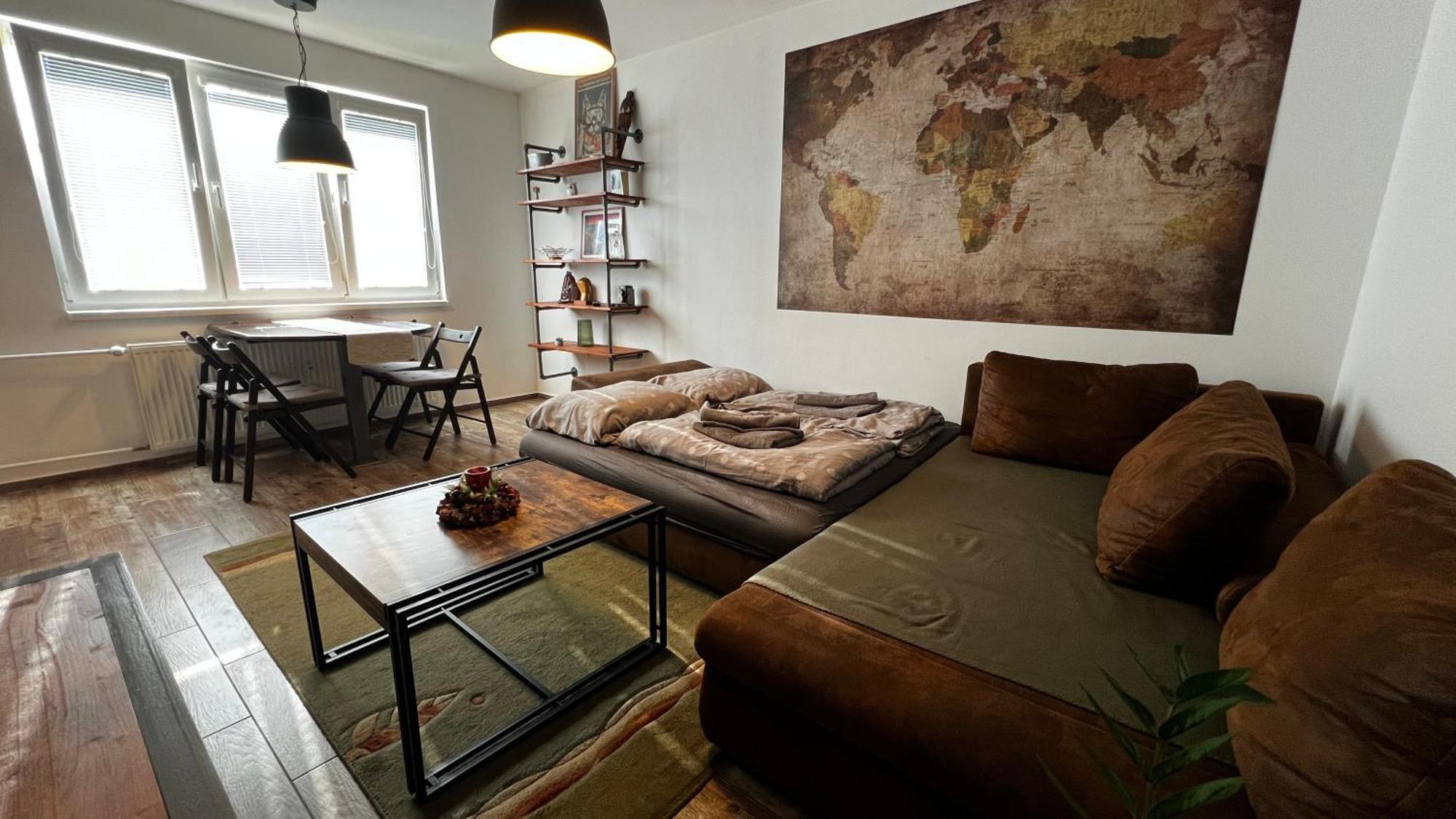 Industrial Apartment I 24Hr Self Check-In I Free Parking & Coffee Банска-Бистрица Экстерьер фото