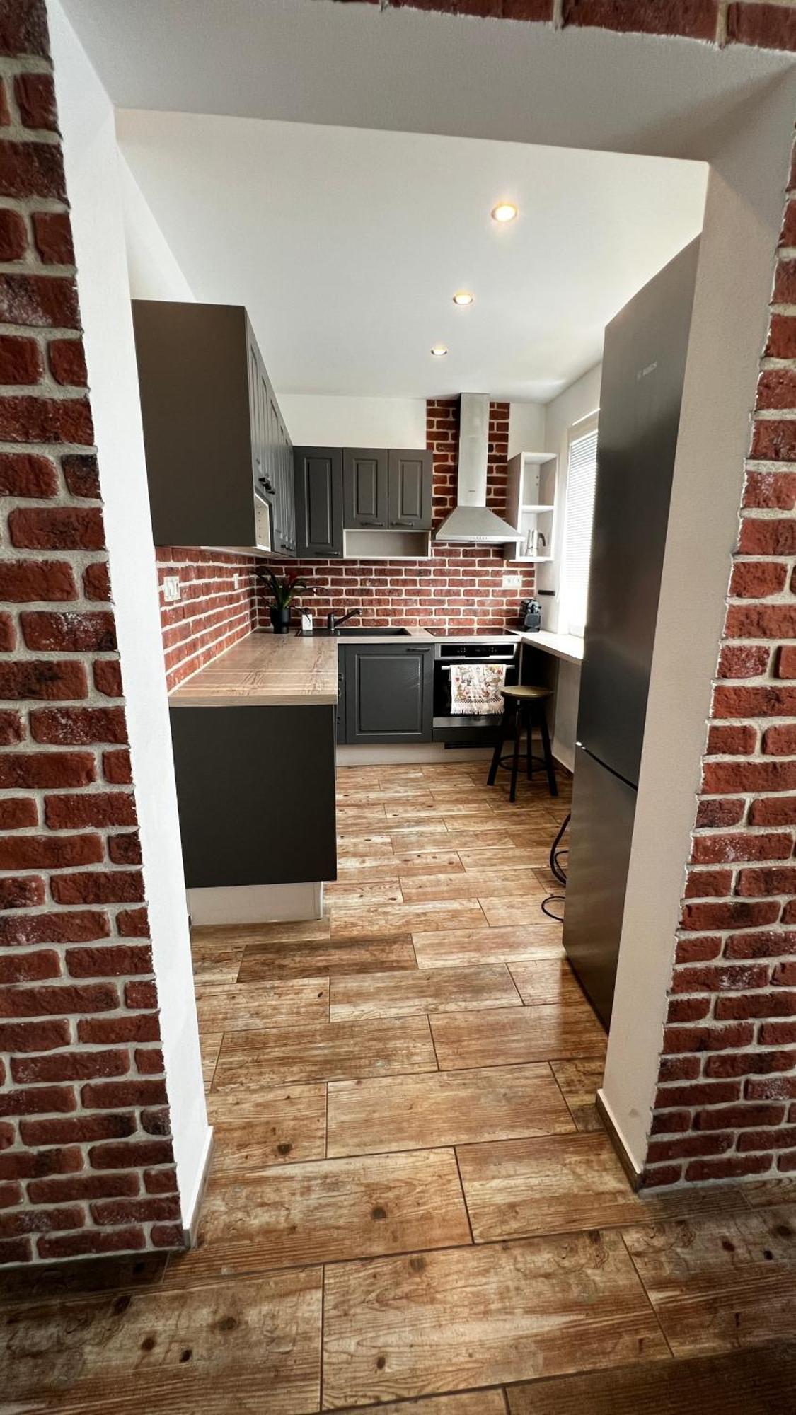 Industrial Apartment I 24Hr Self Check-In I Free Parking & Coffee Банска-Бистрица Экстерьер фото
