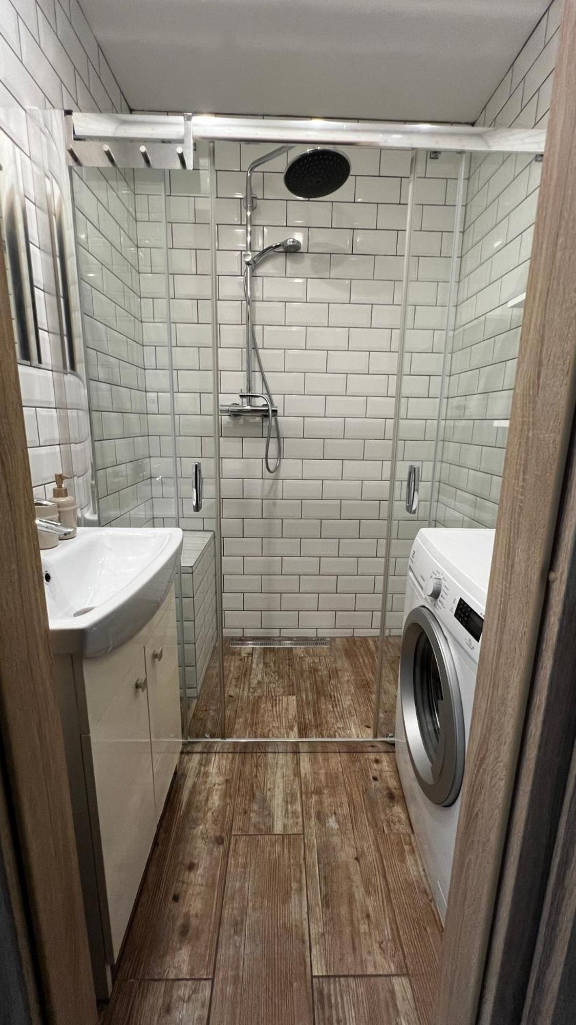 Industrial Apartment I 24Hr Self Check-In I Free Parking & Coffee Банска-Бистрица Экстерьер фото