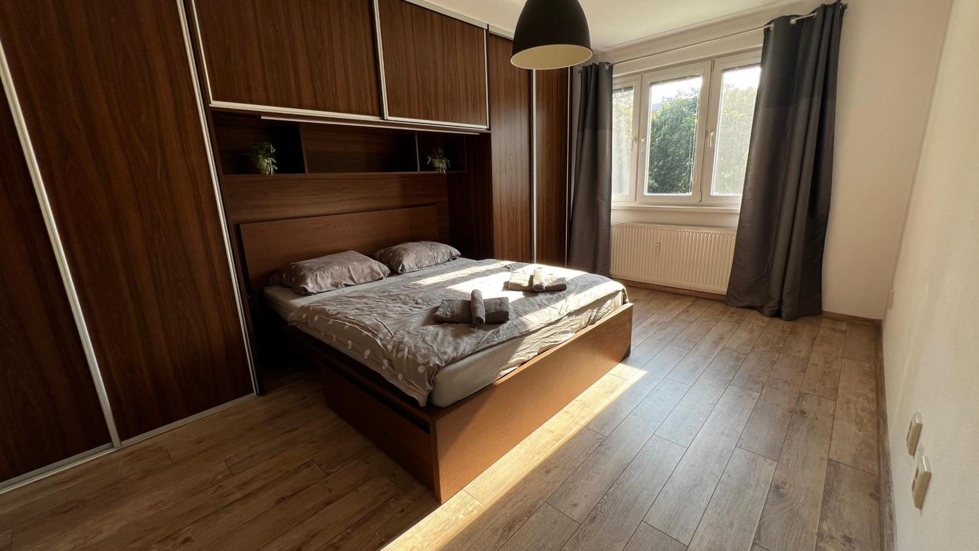 Industrial Apartment I 24Hr Self Check-In I Free Parking & Coffee Банска-Бистрица Экстерьер фото