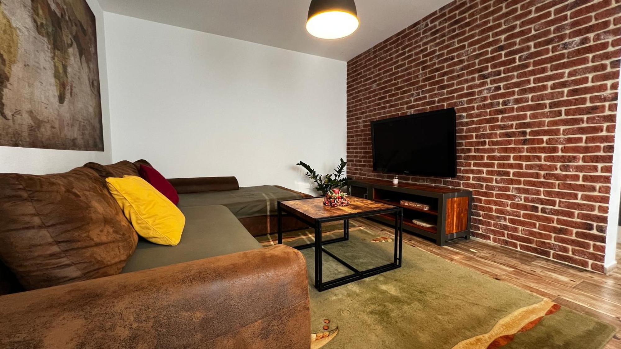 Industrial Apartment I 24Hr Self Check-In I Free Parking & Coffee Банска-Бистрица Экстерьер фото